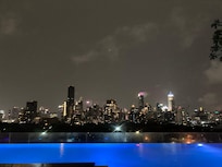 プールからの夜景