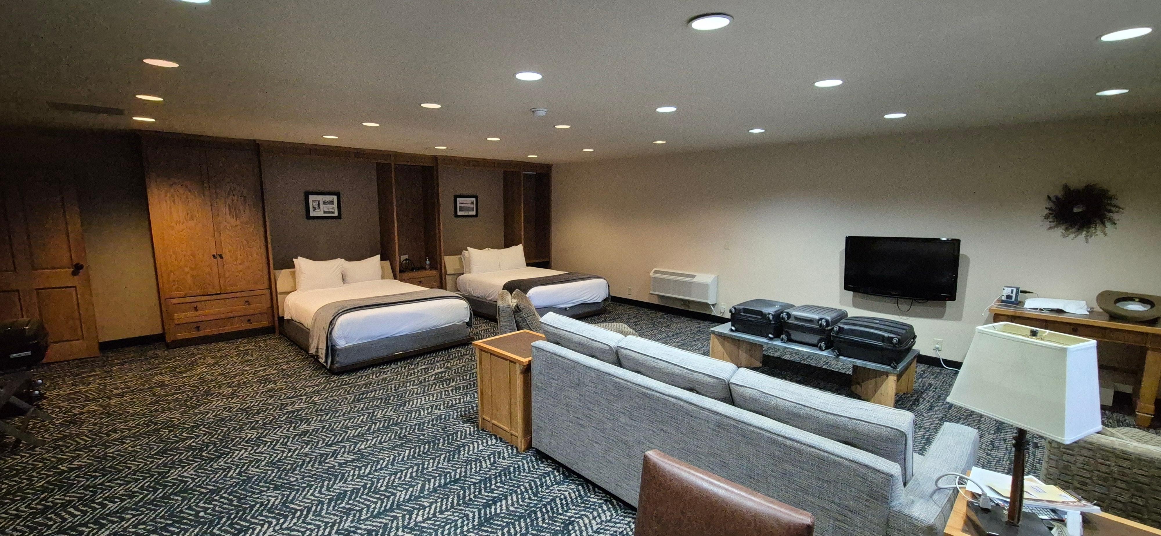 La habitación amplísima, y con muchos servicios. Así nos la entregaron la única vez que se hizo servicio.