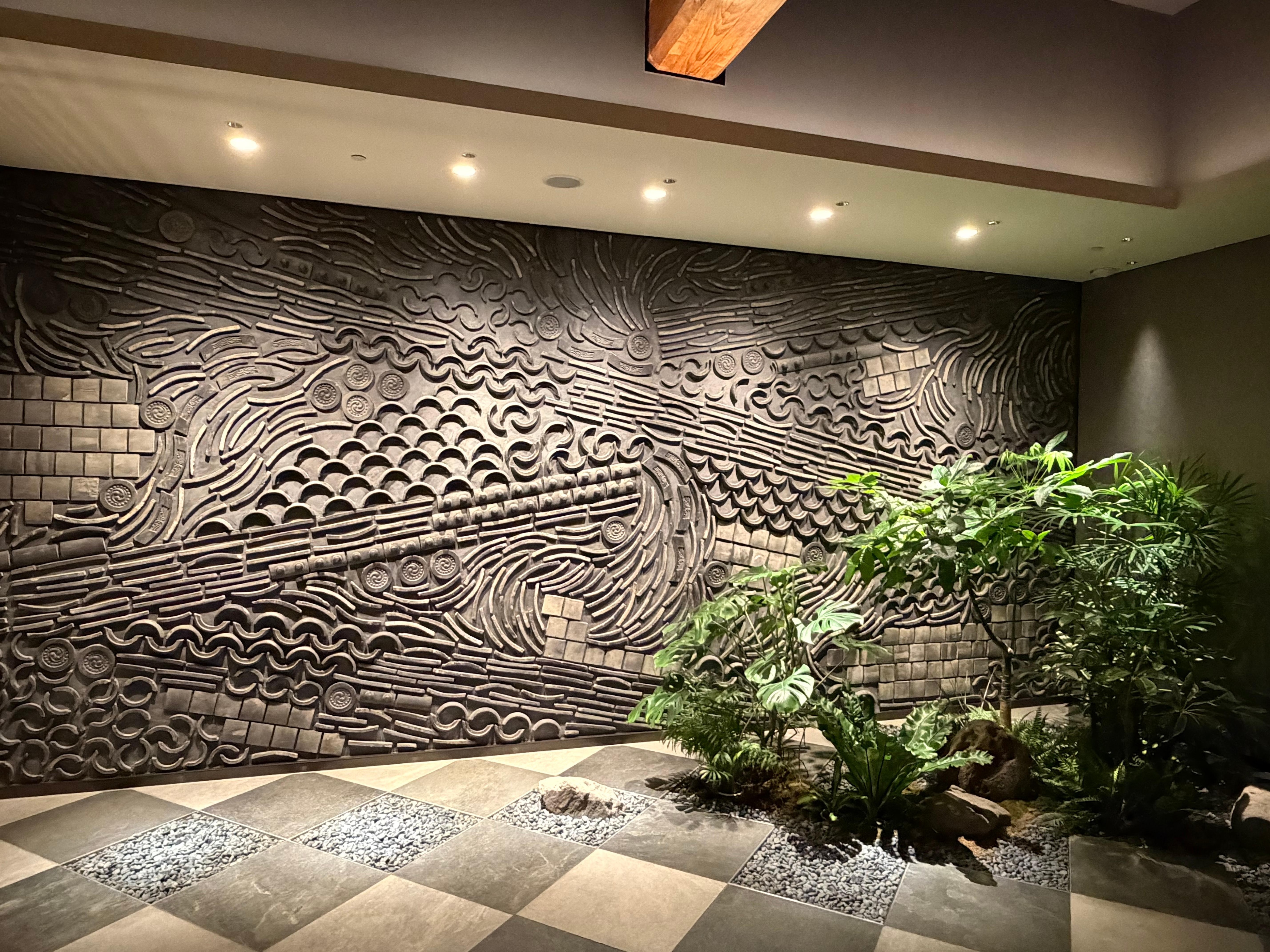 Lovely entrance and decor with nature and hot springs theme 