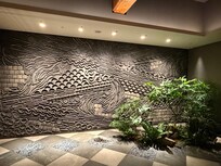 Lovely entrance and decor with nature and hot springs theme