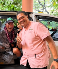 Randall at the entrance. Very kind !