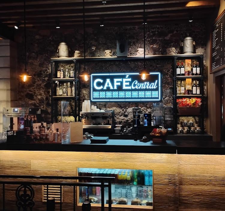 Lobby cafe - food & drinks included