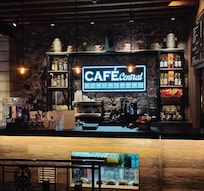 Lobby cafe - food & drinks included