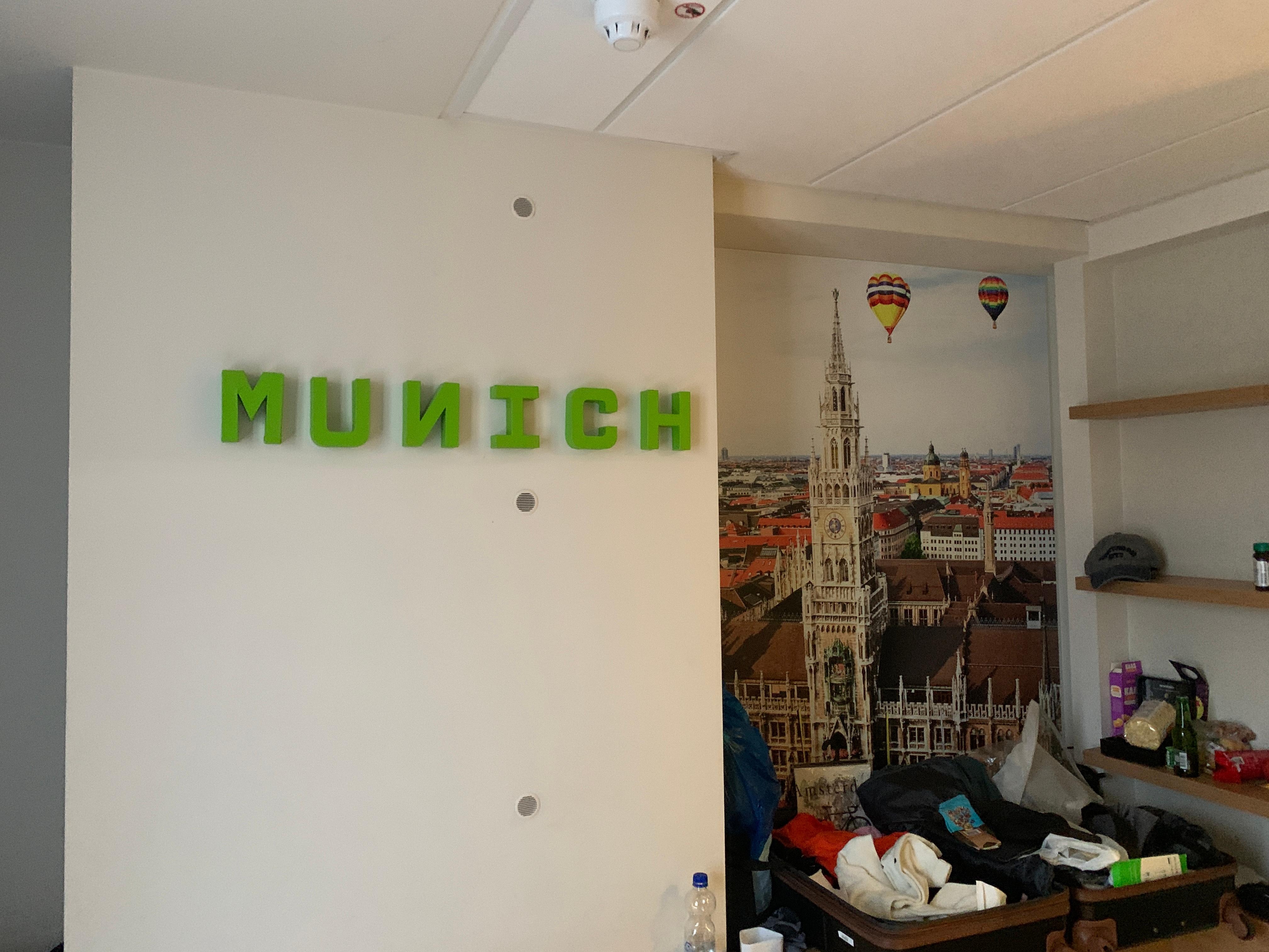 le mur du fond dans notre chambre 