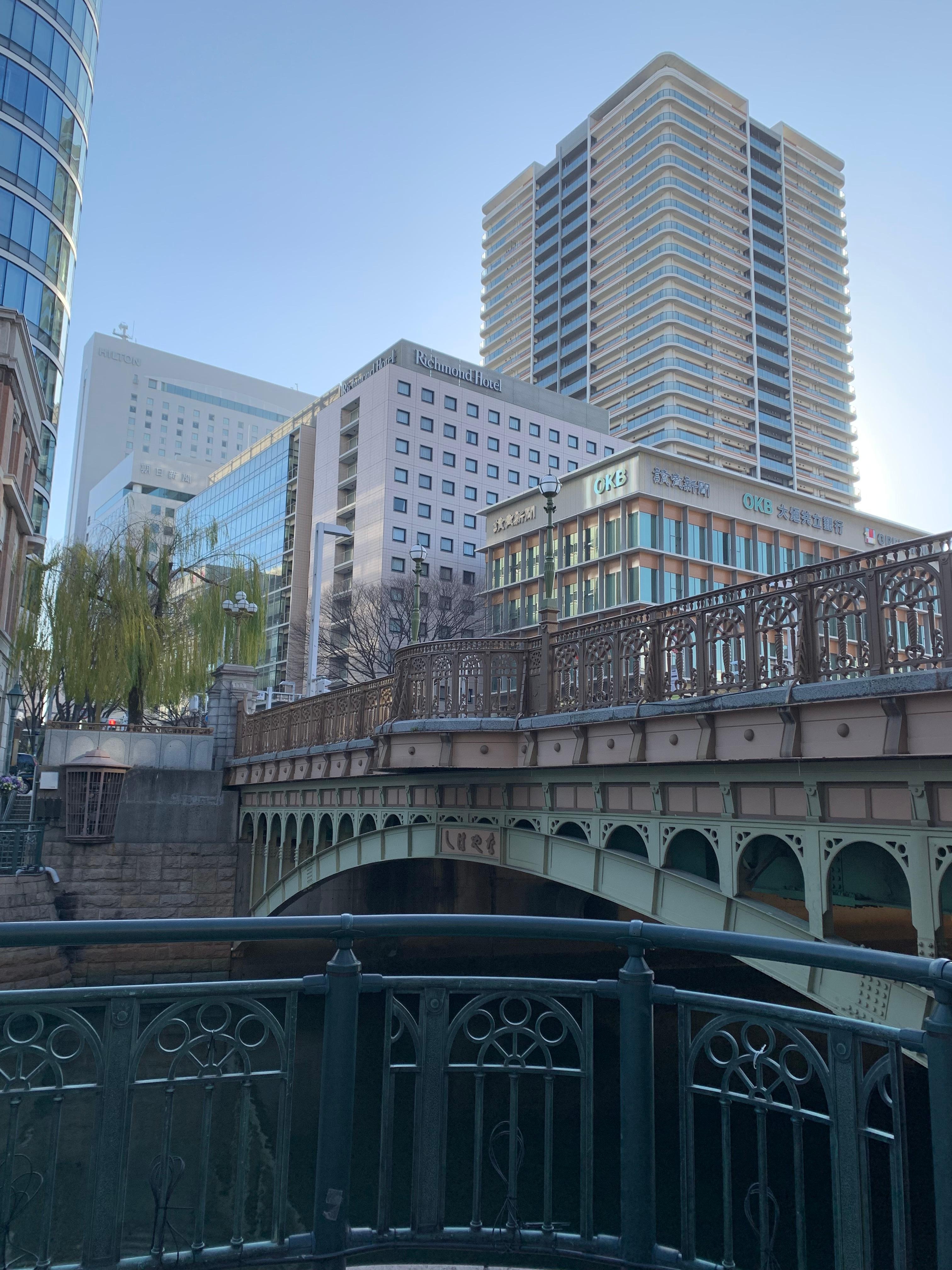 名駅から徒歩15分ほど。