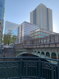 名駅から徒歩15分ほど。