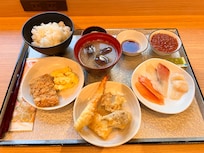ビュッフェの朝食はとても美味しいです。