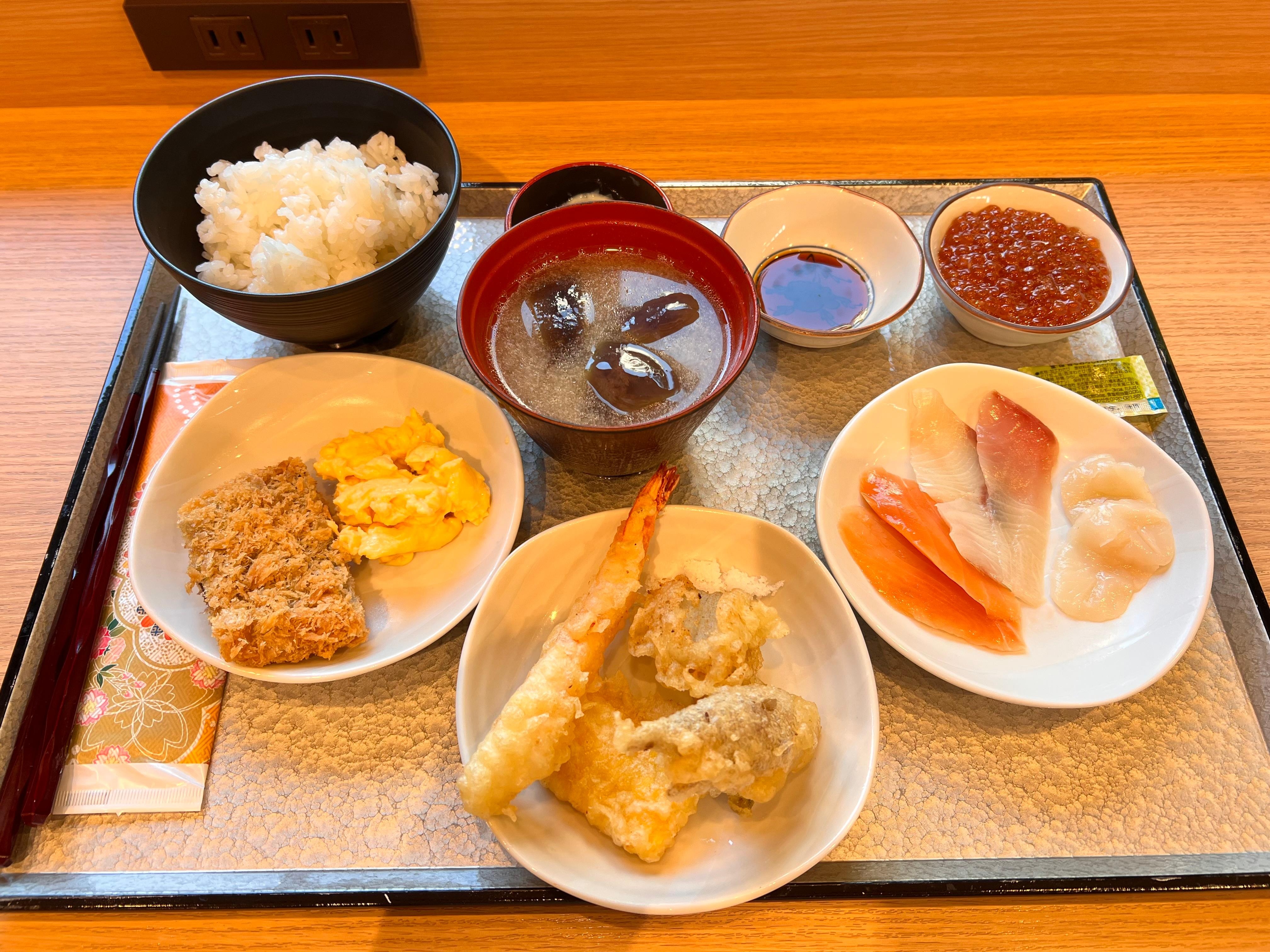 ビュッフェの朝食はとても美味しいです。