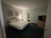 King Size Bed - Seperate Bedroom
