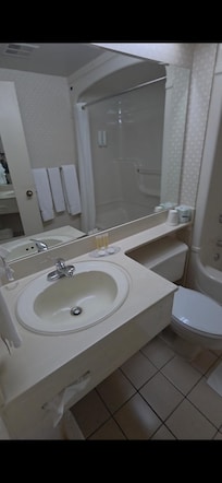 Toalhas limpas, banheiro limpo