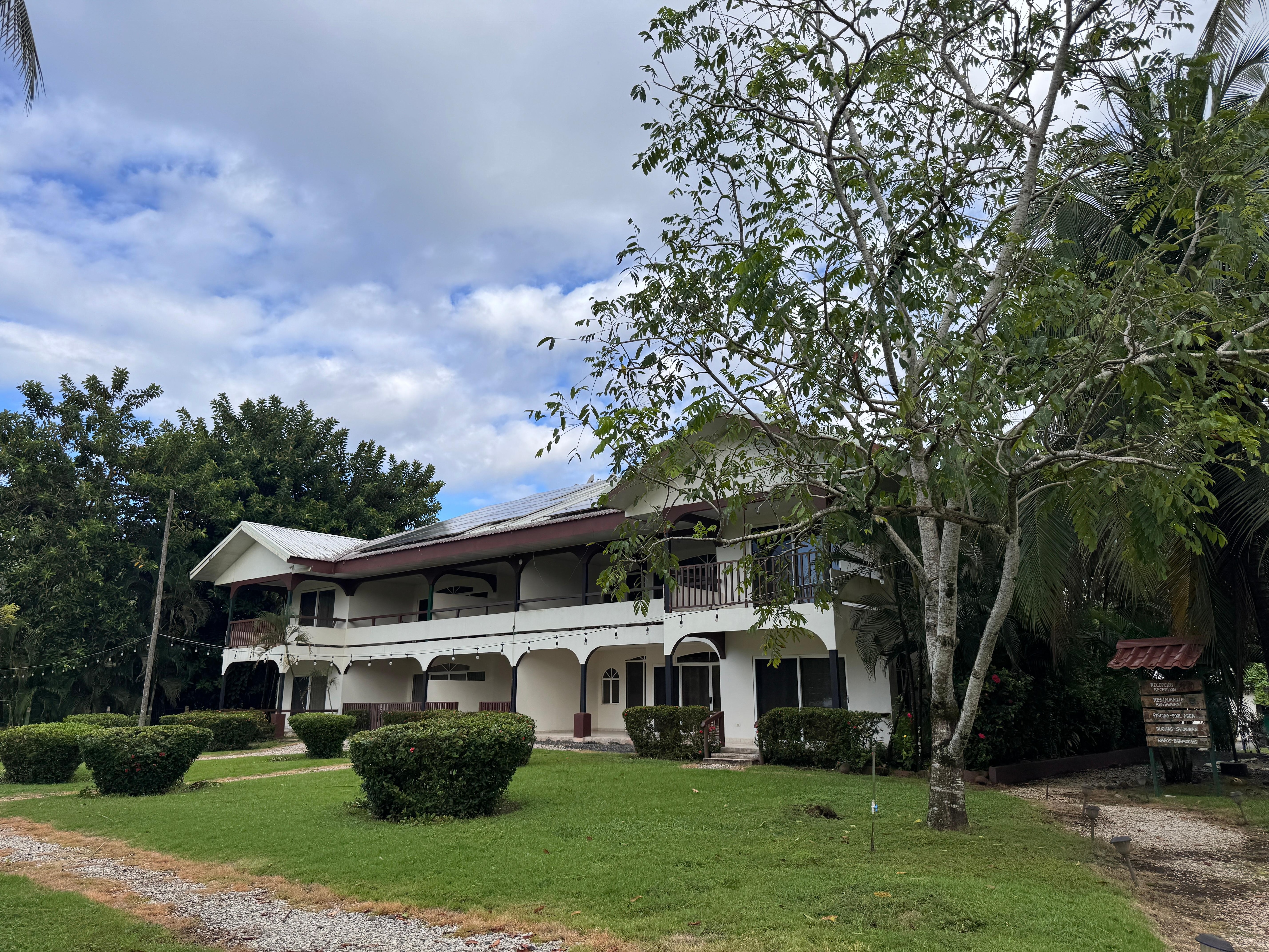 Blick auf ein Gebäude des Hotels