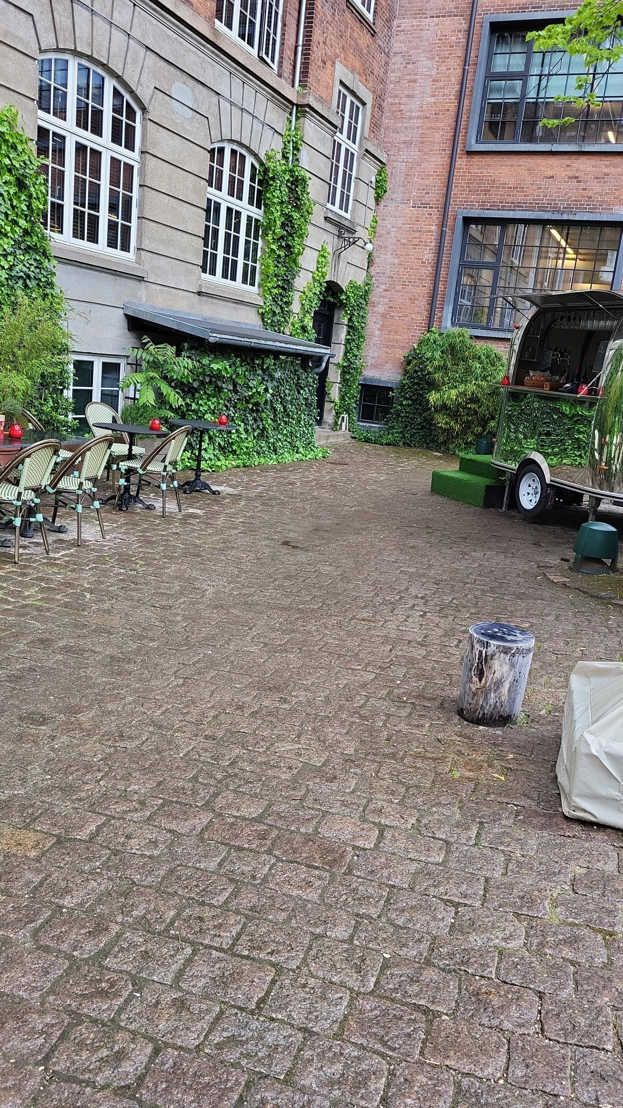 Outdoor snack stand