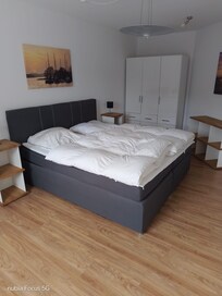 1tes Schlafzimmer