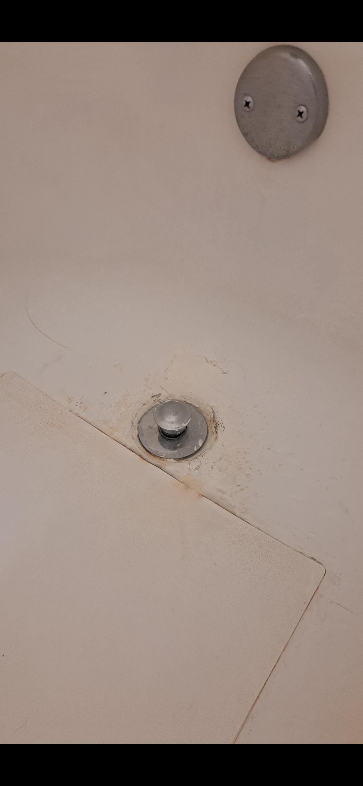 Bathtub in terrible condition 