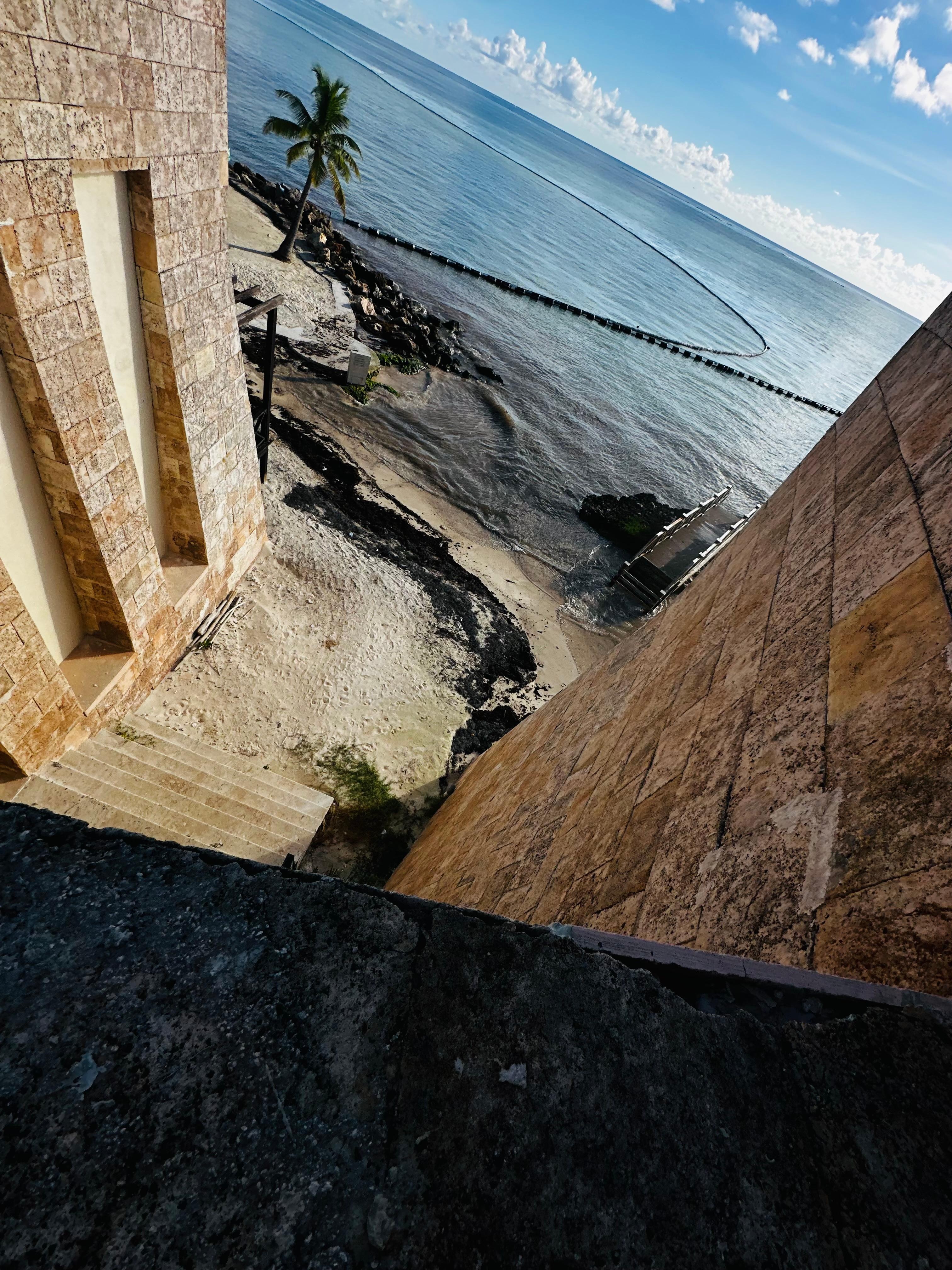 La playa estaba muy sucia por el sargazo y el agua muy revolcada