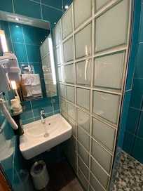 Not much room around the sink, but need to remember it’s Europe so rooms are going to be smaller than in Australia