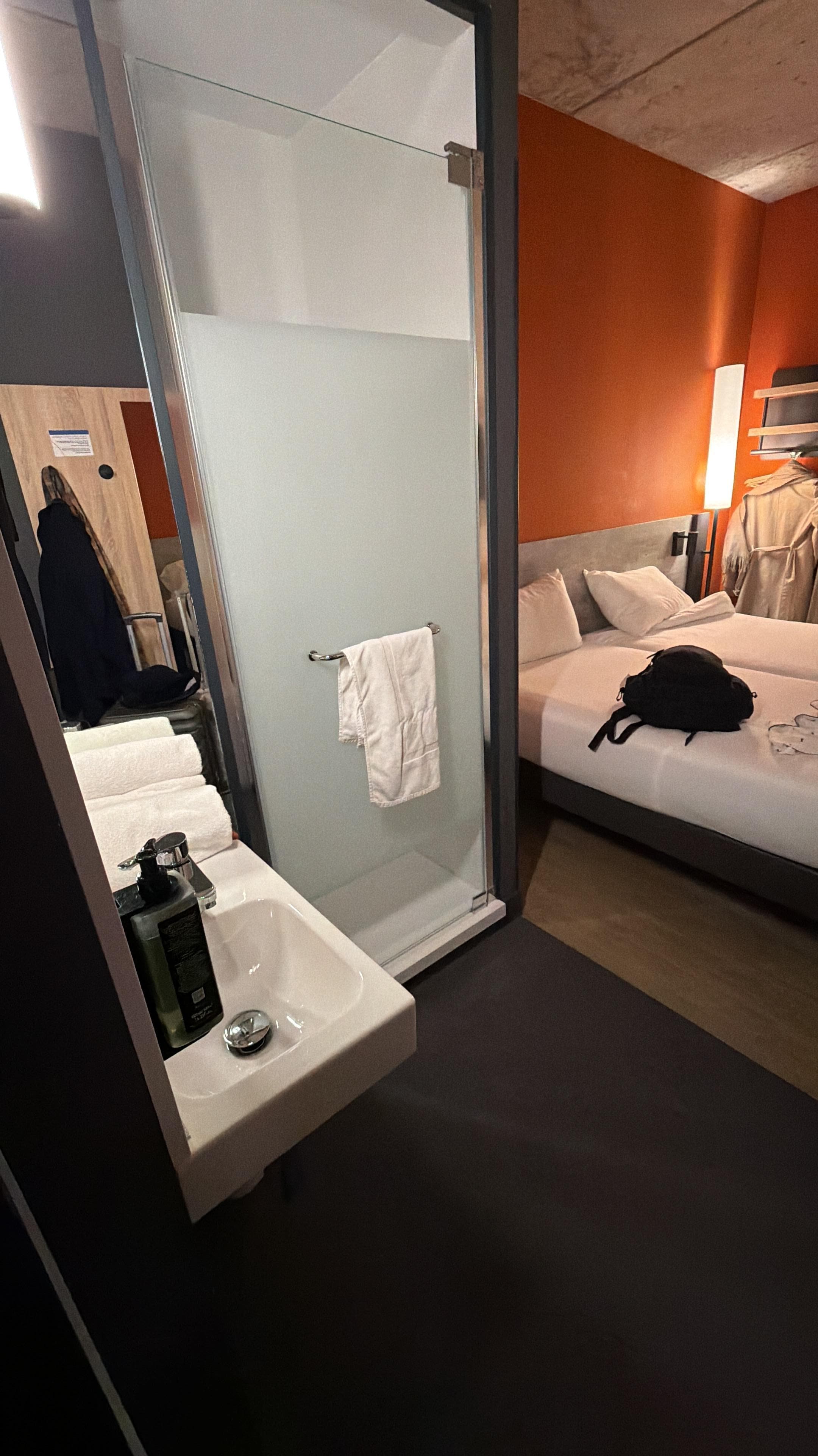 Salís de la ducha directo a la cama (?)