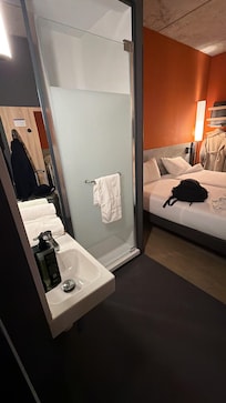 Salís de la ducha directo a la cama (?)