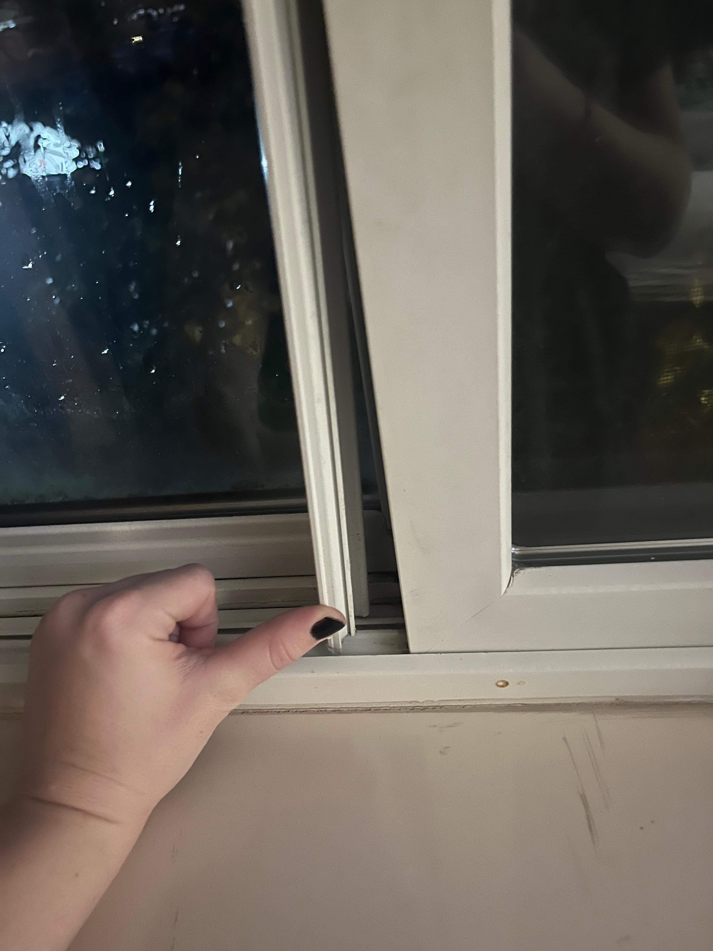 Handle to window to open the window 