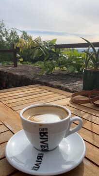 Kaffe ute vid frukosten