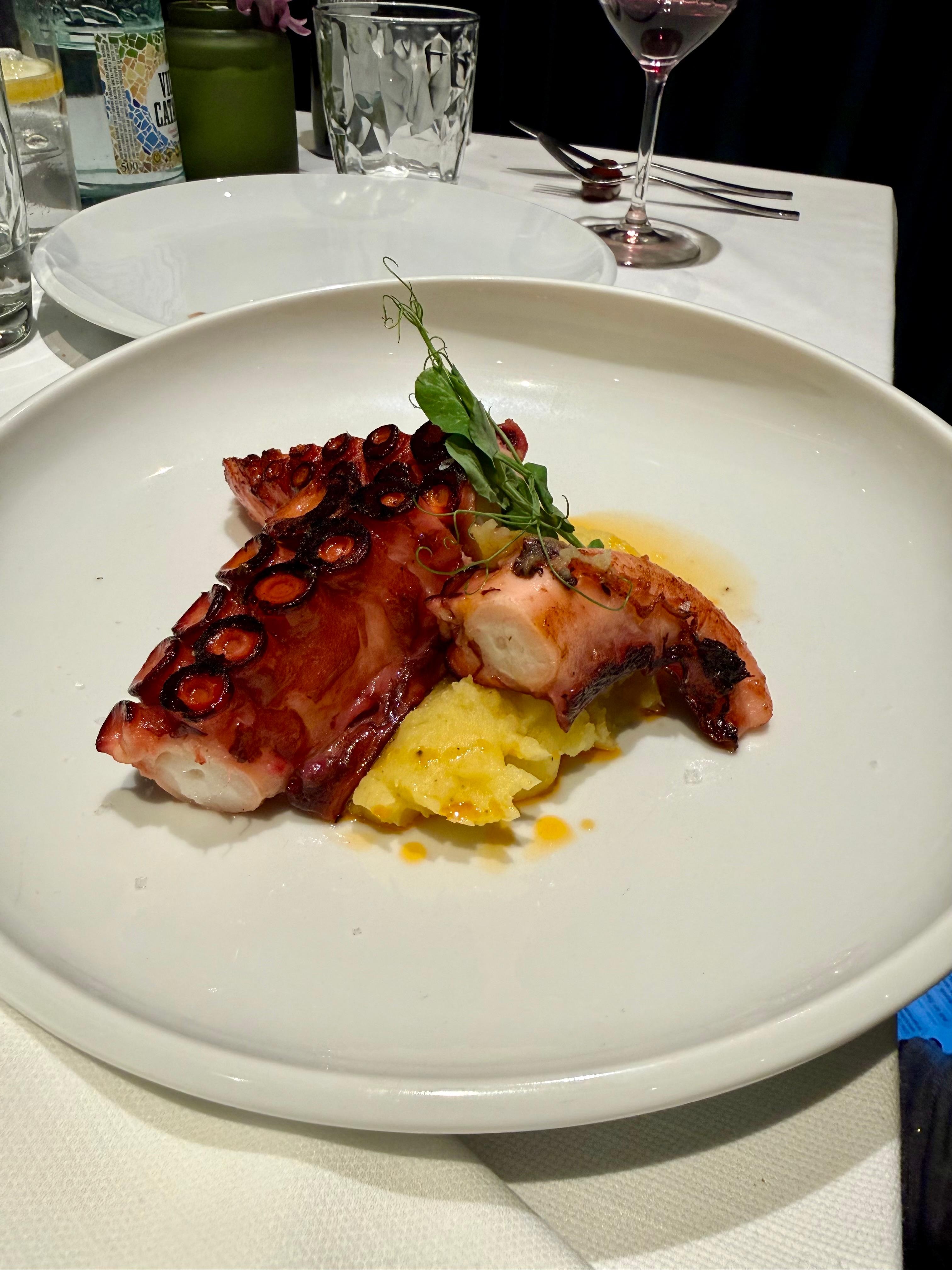 Pulpo en el restaurante El Telón, dentro del hotel