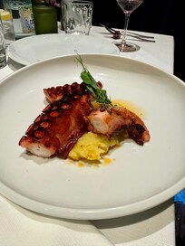 Pulpo en el restaurante El Telón, dentro del hotel