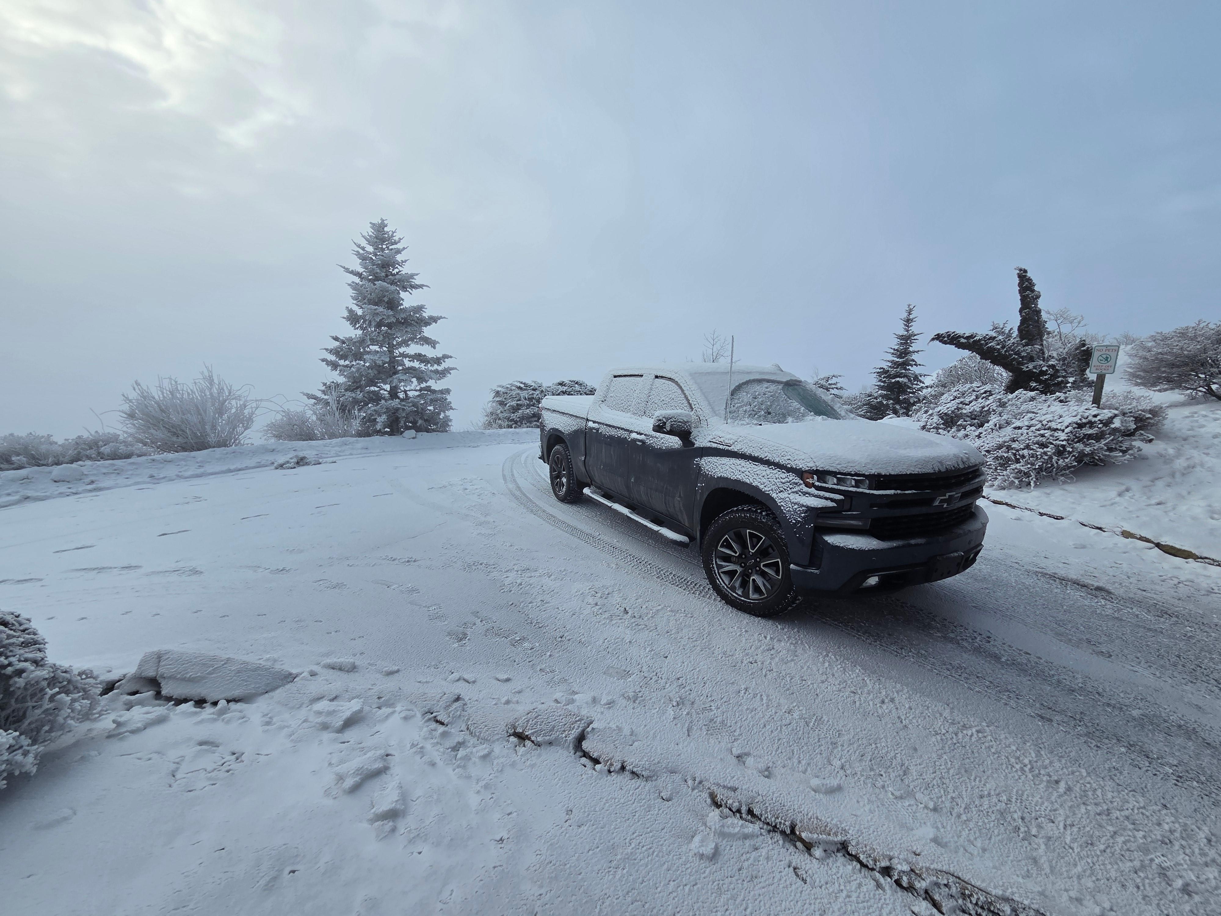 A little snow on the truck ❄️