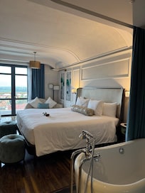 Grand Deluxe King room