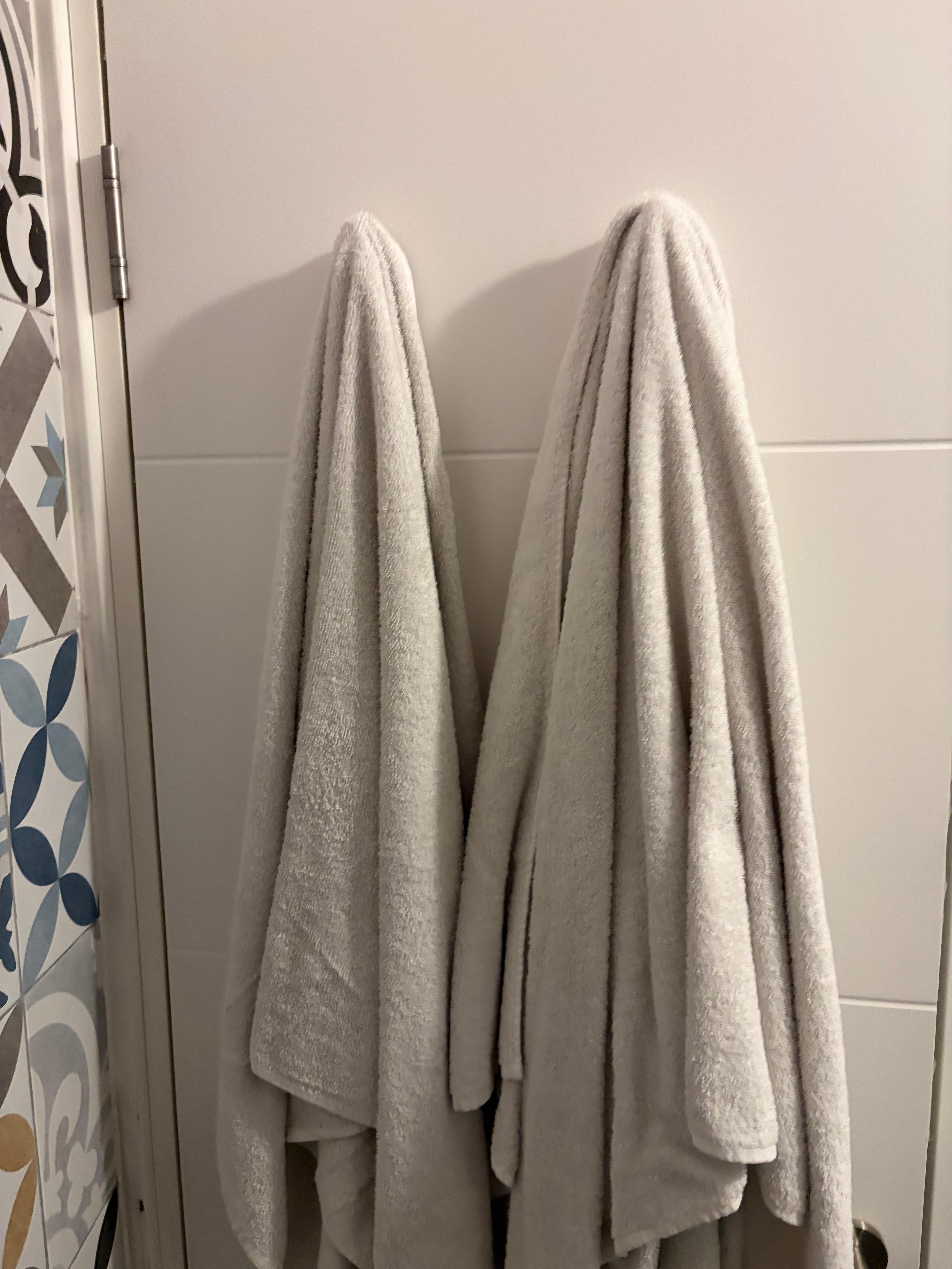 Dirty towels in bathroom when we arrived