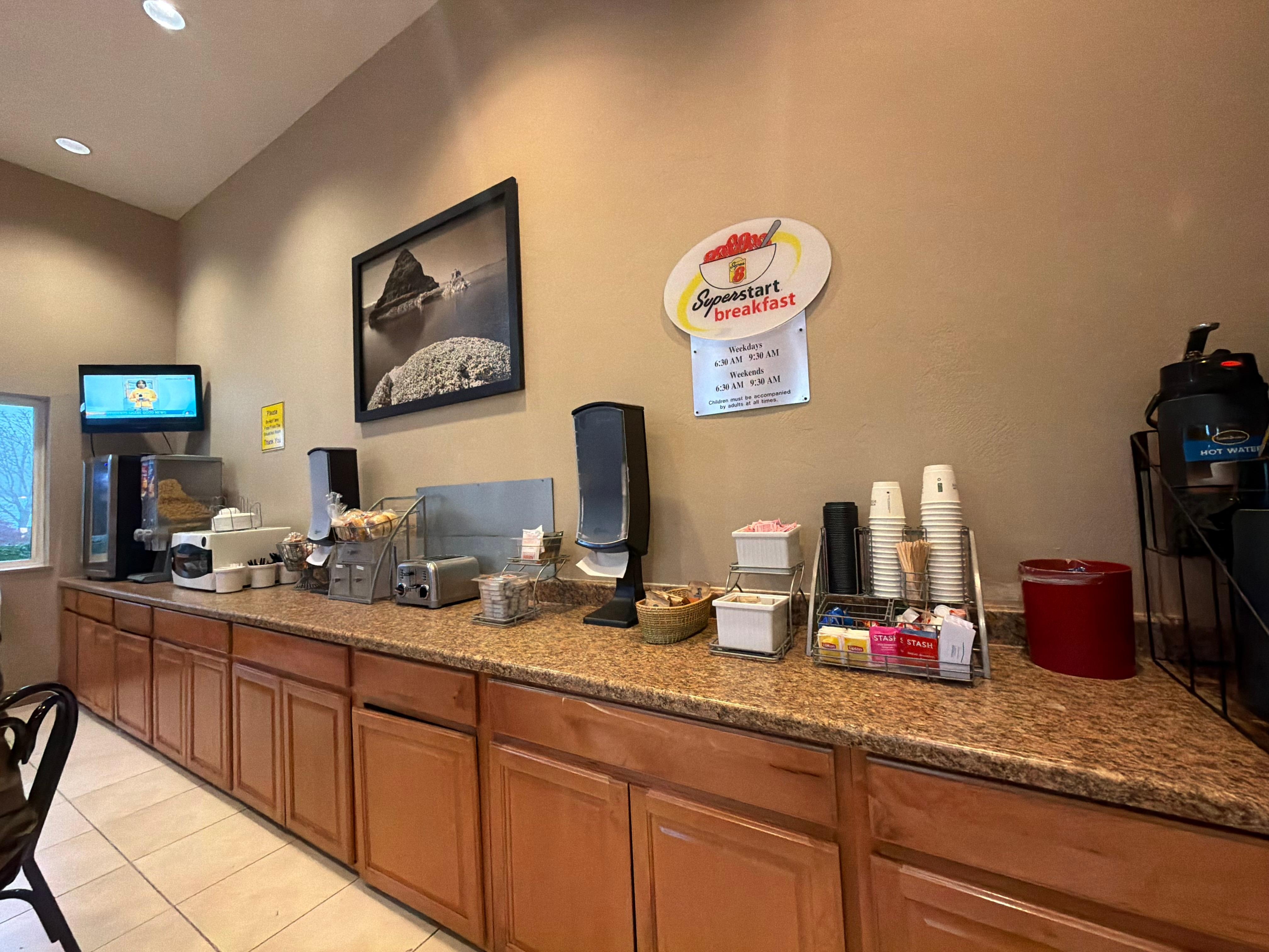 Woeful breakfast service and selections. 