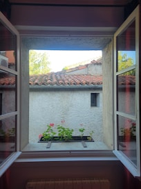 Achtung! Superior-Zimmer Richtung Garten bedeutet nicht,  dass man auch in den Garten blickt