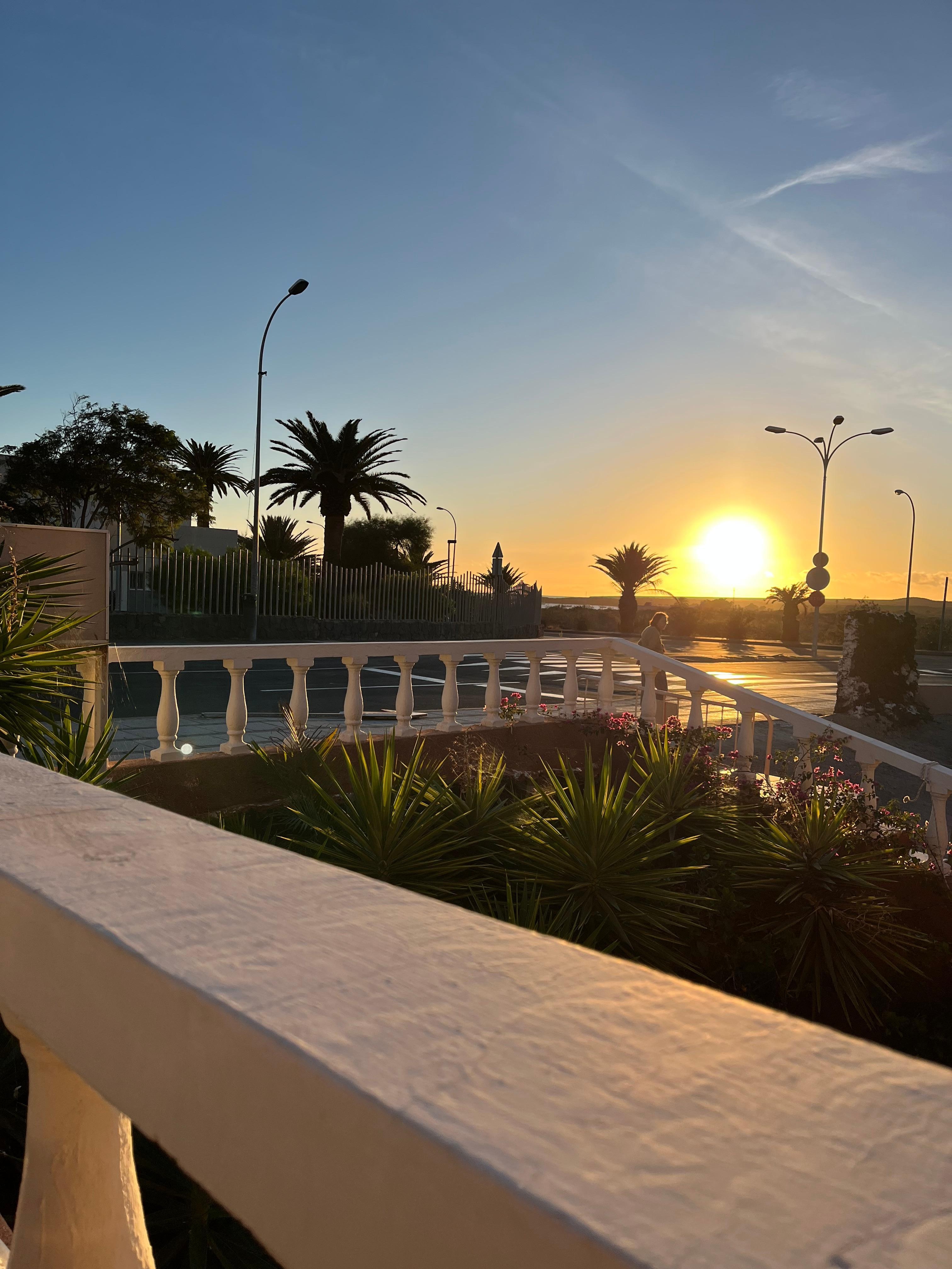 En vacker solnedgång i november med 24 grader.