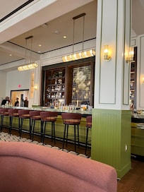 Restaurant bar