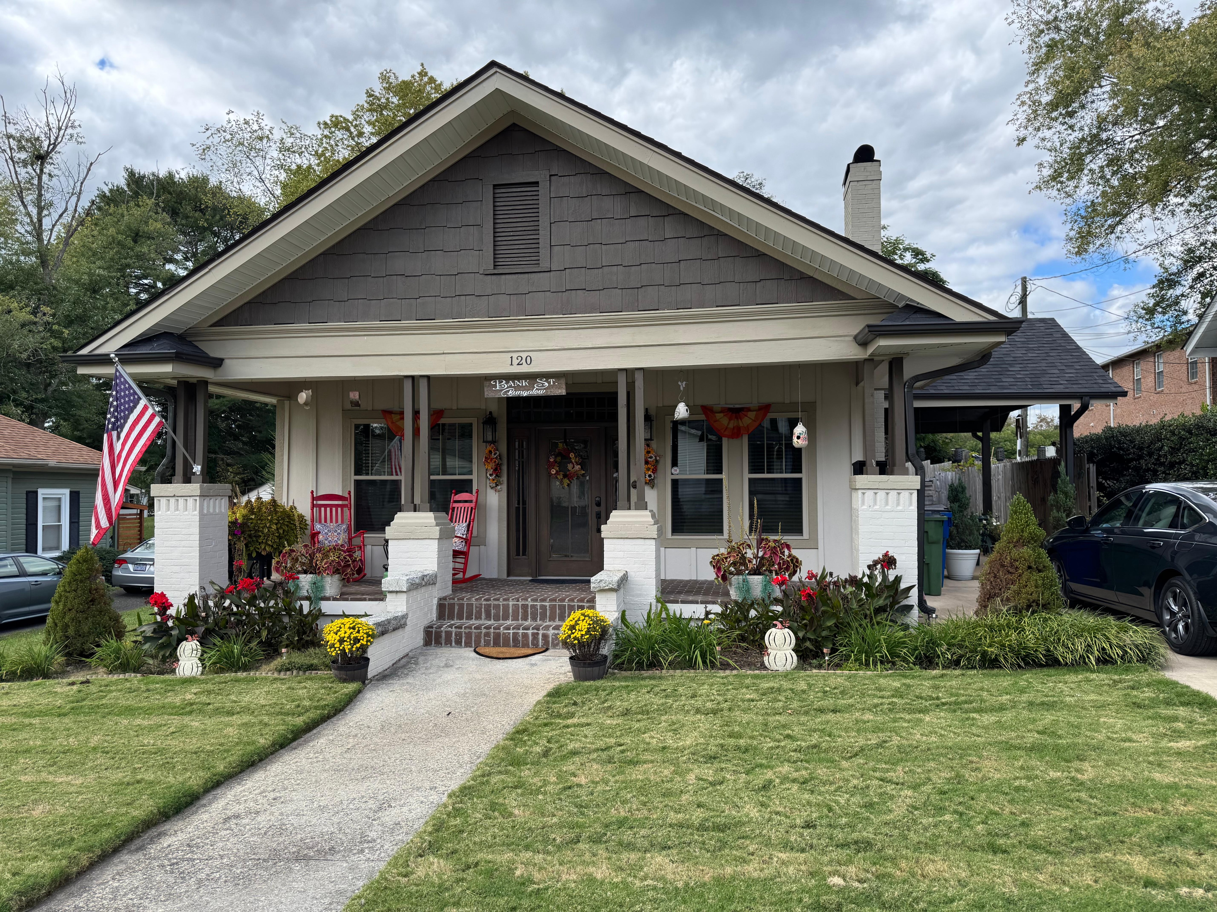 120 Bank St Bungalow 