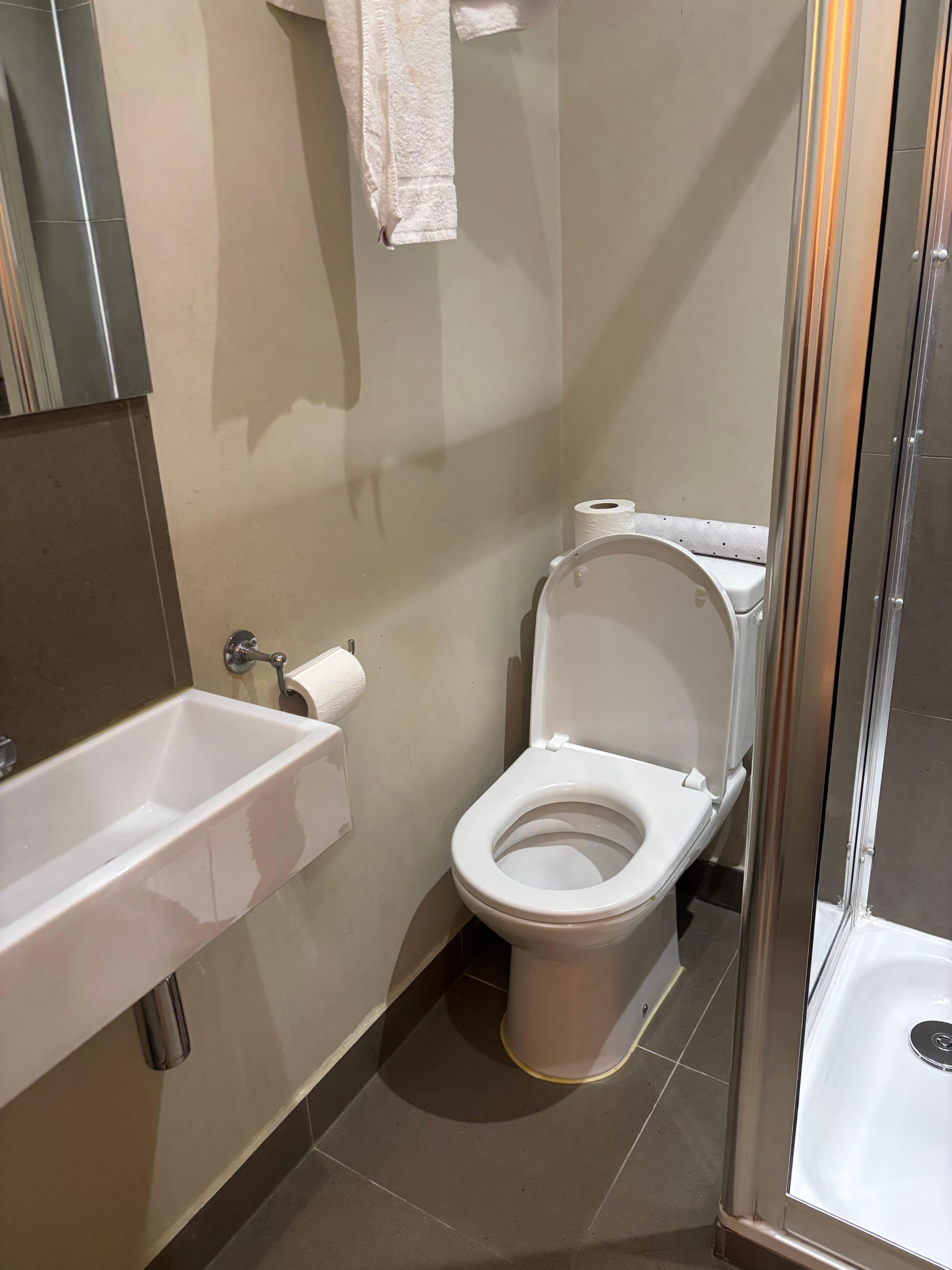 Very small Shower Room/Toilet for 2 People!
