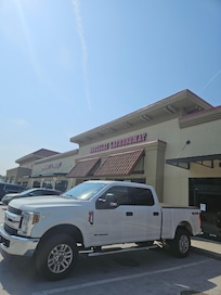Spent some time at laundromat during vacation because the washer dryer was broken not replaced, host knew of the problem before we arrived