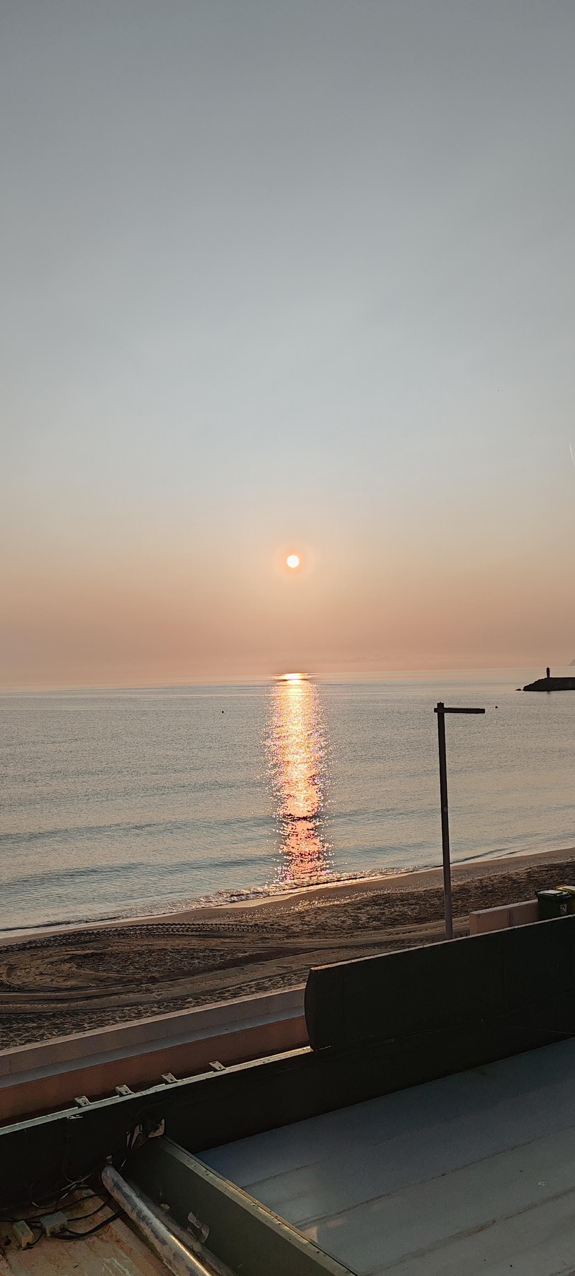 Amanecer desde la terraza del apartamento