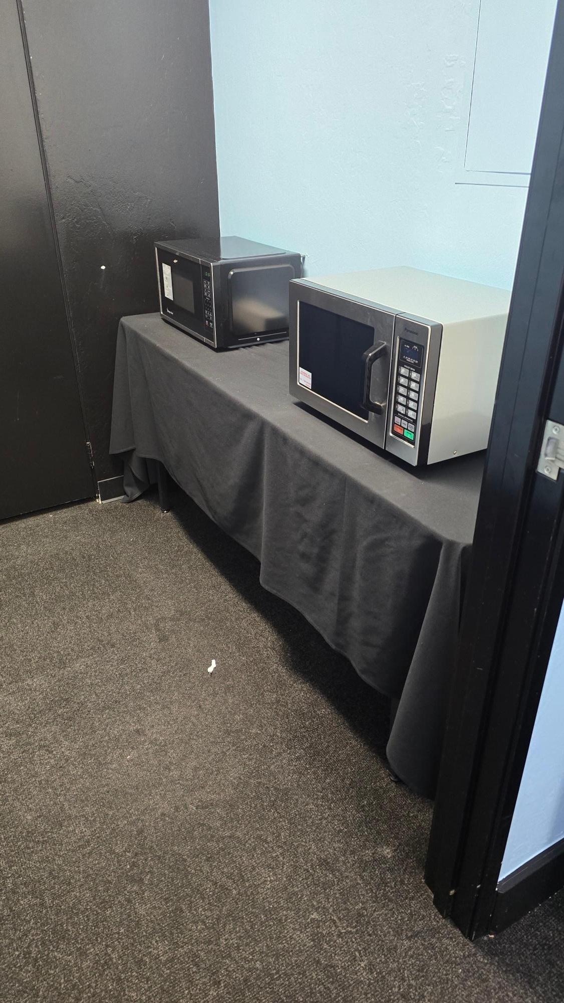 No microwaves in your room, they are in the lobby..