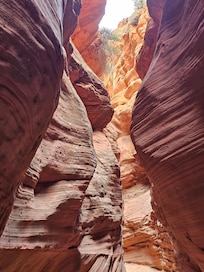 peek a boo slot canyon
