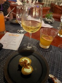 The atmosphere
And entertainment