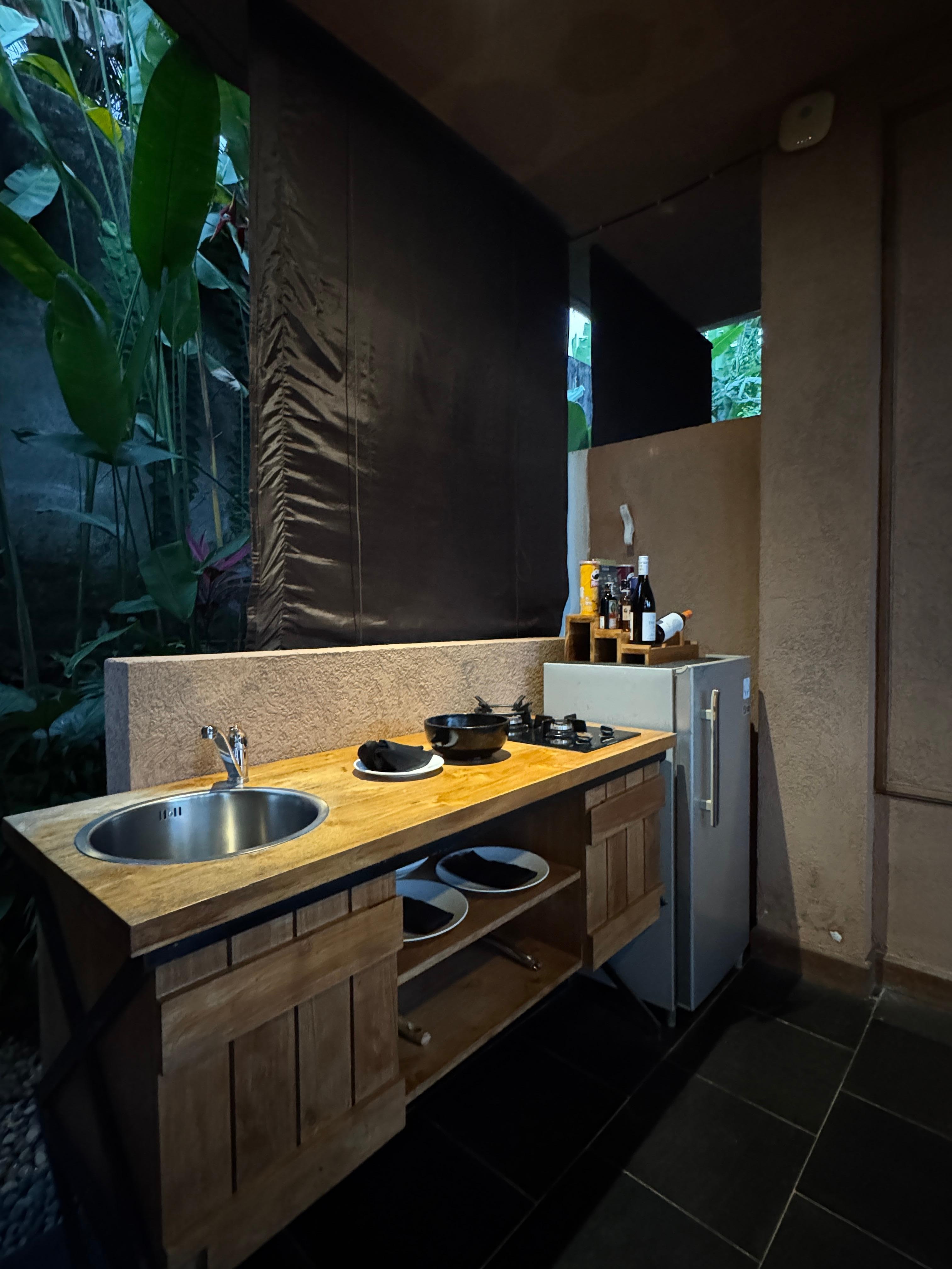 Outdoor kitchenette