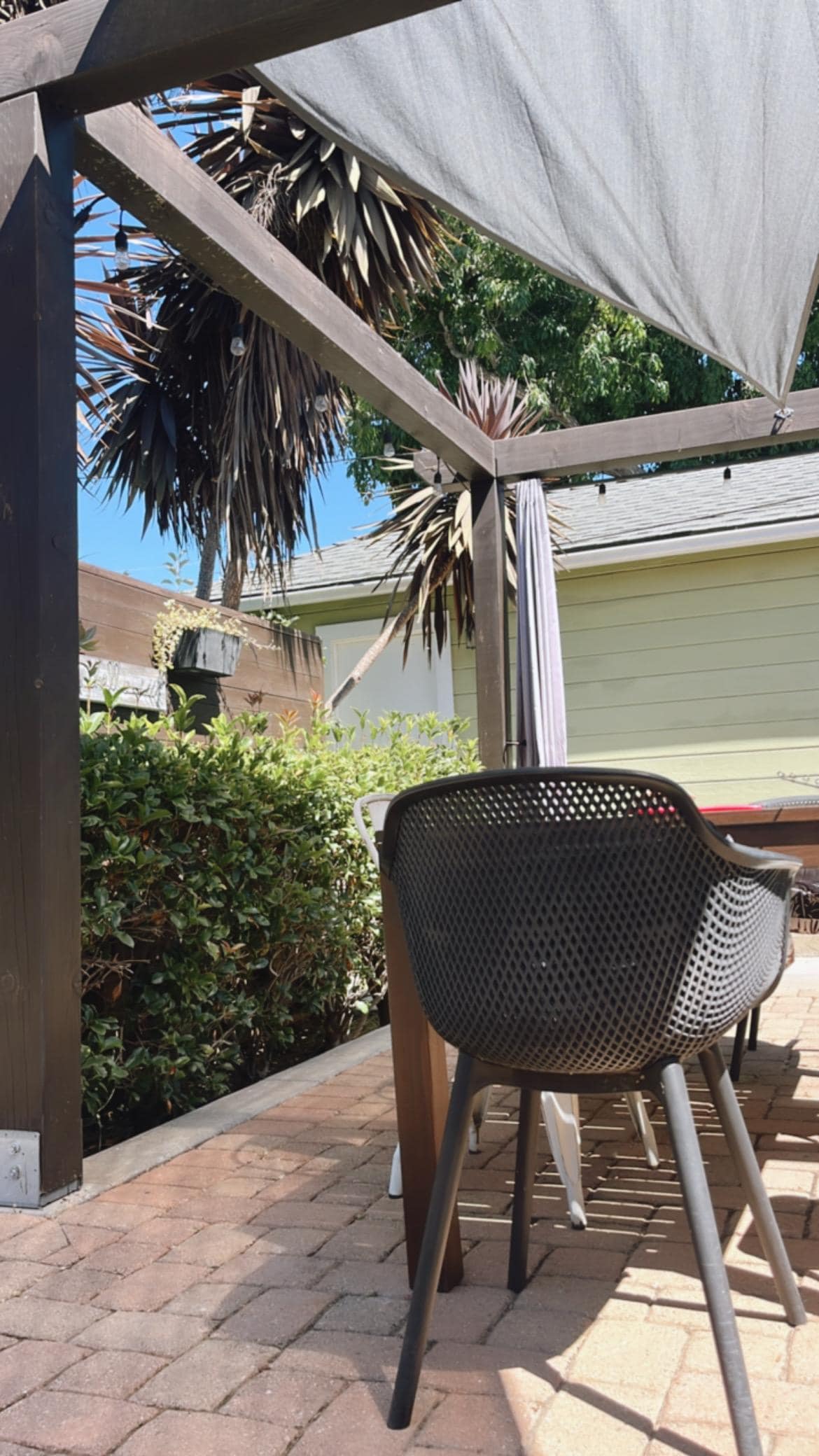 Charming backyard with a table, loungers and bbq.