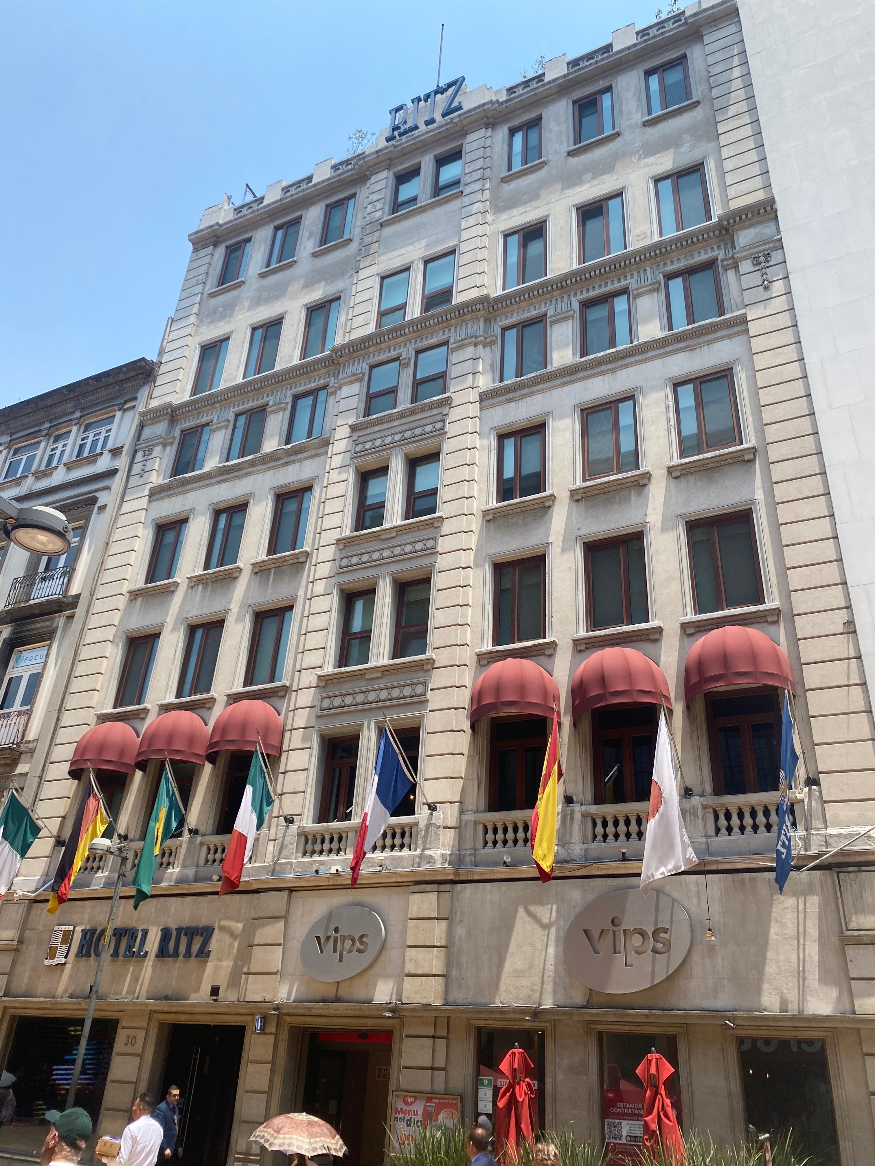 Fachada principal del Hitel Ritz