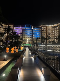 Beautiful evenings with live entertainment.