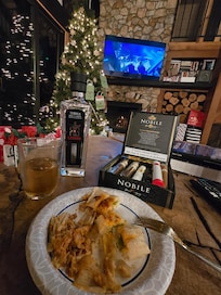 Very warm and cozy cabin. Tamales and Tequila RG Legado for Christmas Eve.
Www.tequilarglegado.net