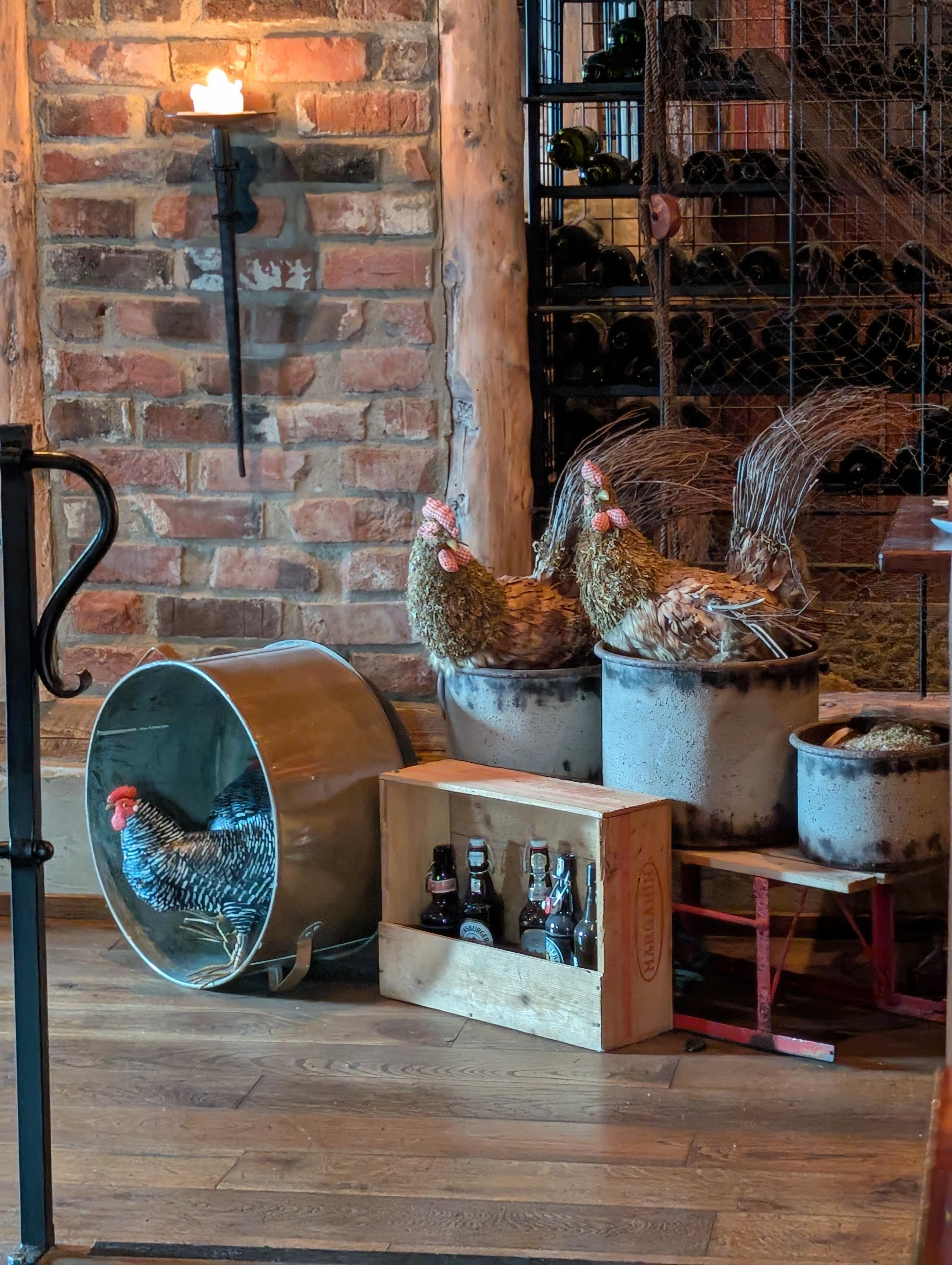 Dekorasjon inne i Fjøset som var restaurant. Nydelig mat