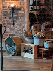 Dekorasjon inne i Fjøset som var restaurant. Nydelig mat