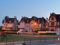 Abendstimmung im Zentrum von Cabourg