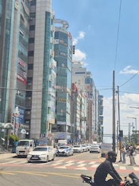 Street view looking towards hotel building