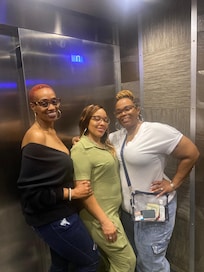 Elevator picture . Ps rooftop is nice !!